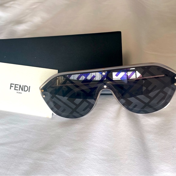 Fendi monogram sunglasses - Picture 2 of 5